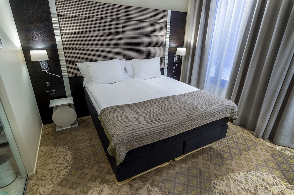 Lydia Hotel 15/70