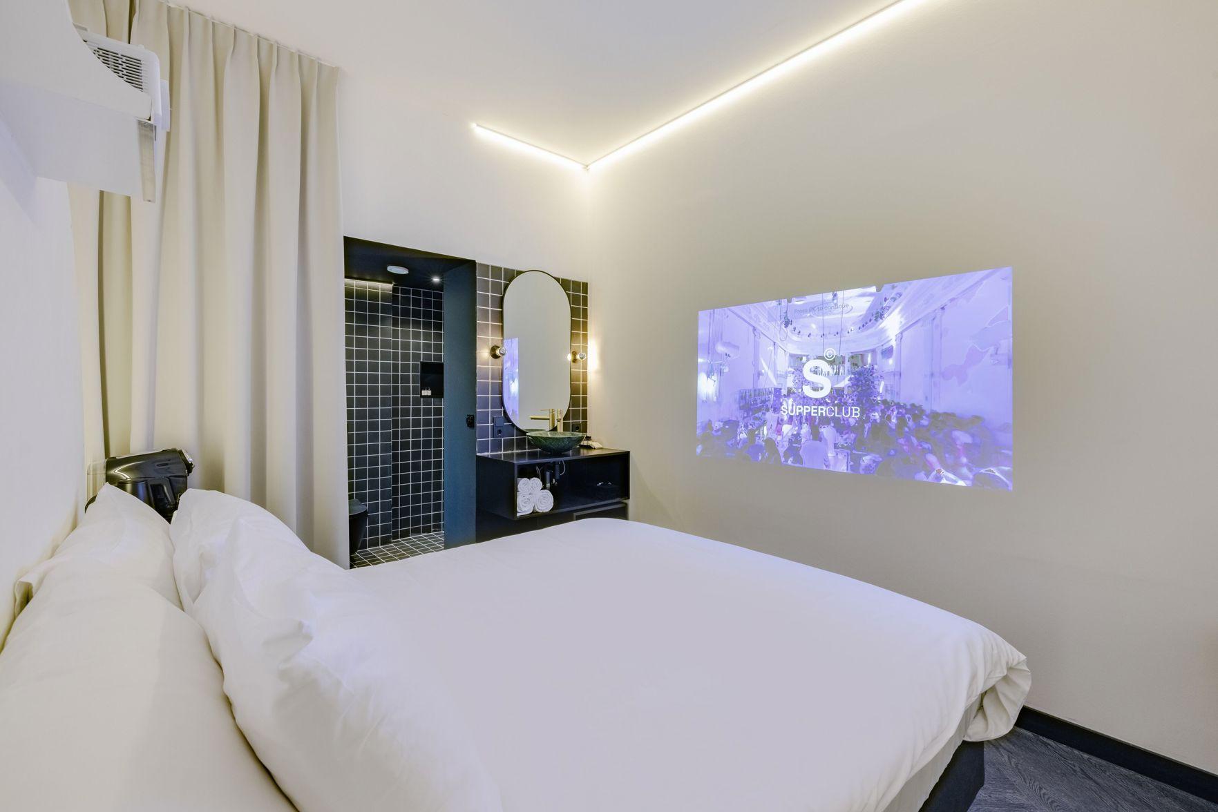 King Bed, La Defense View
