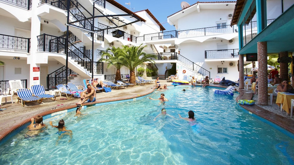 Hanioti Grand Victoria 40/50