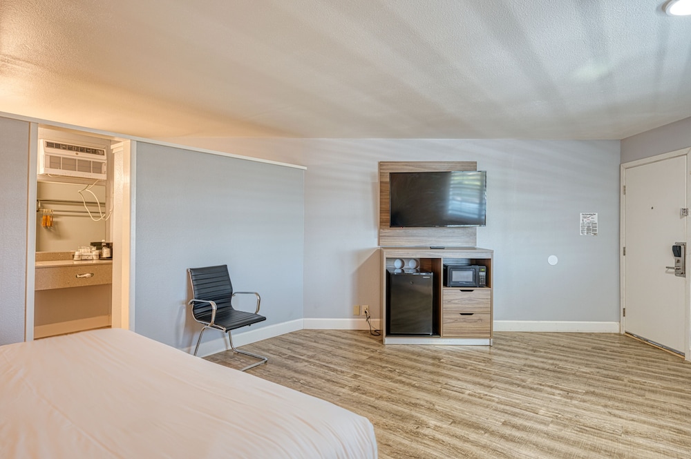 Vagabond Inn San Luis Obispo 42/66