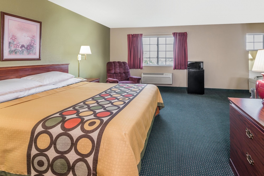 Super 8 by Wyndham Platte City/KCI Airport North 6/13
