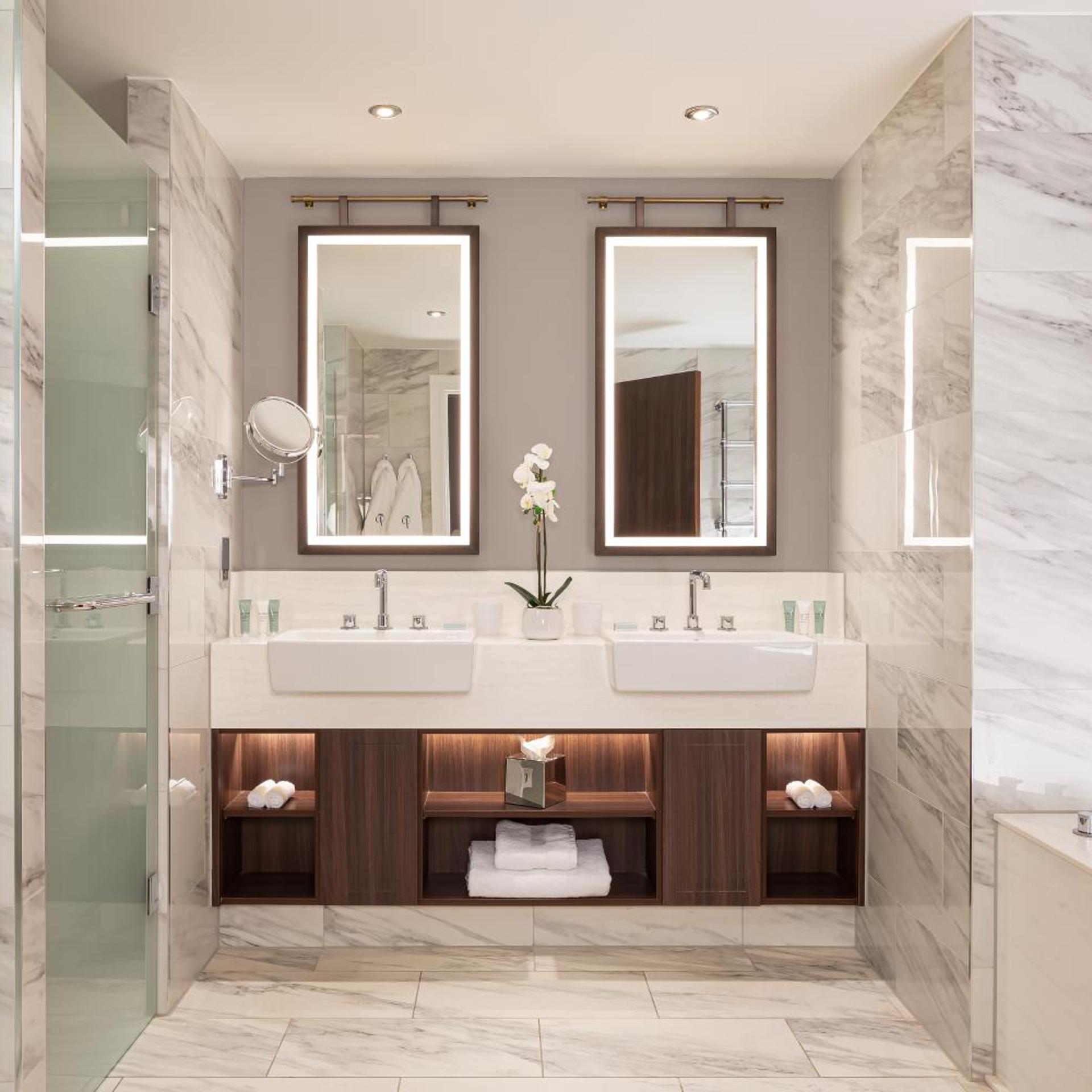 جناح سوبيريور، The Parkgate Hotel 5/6