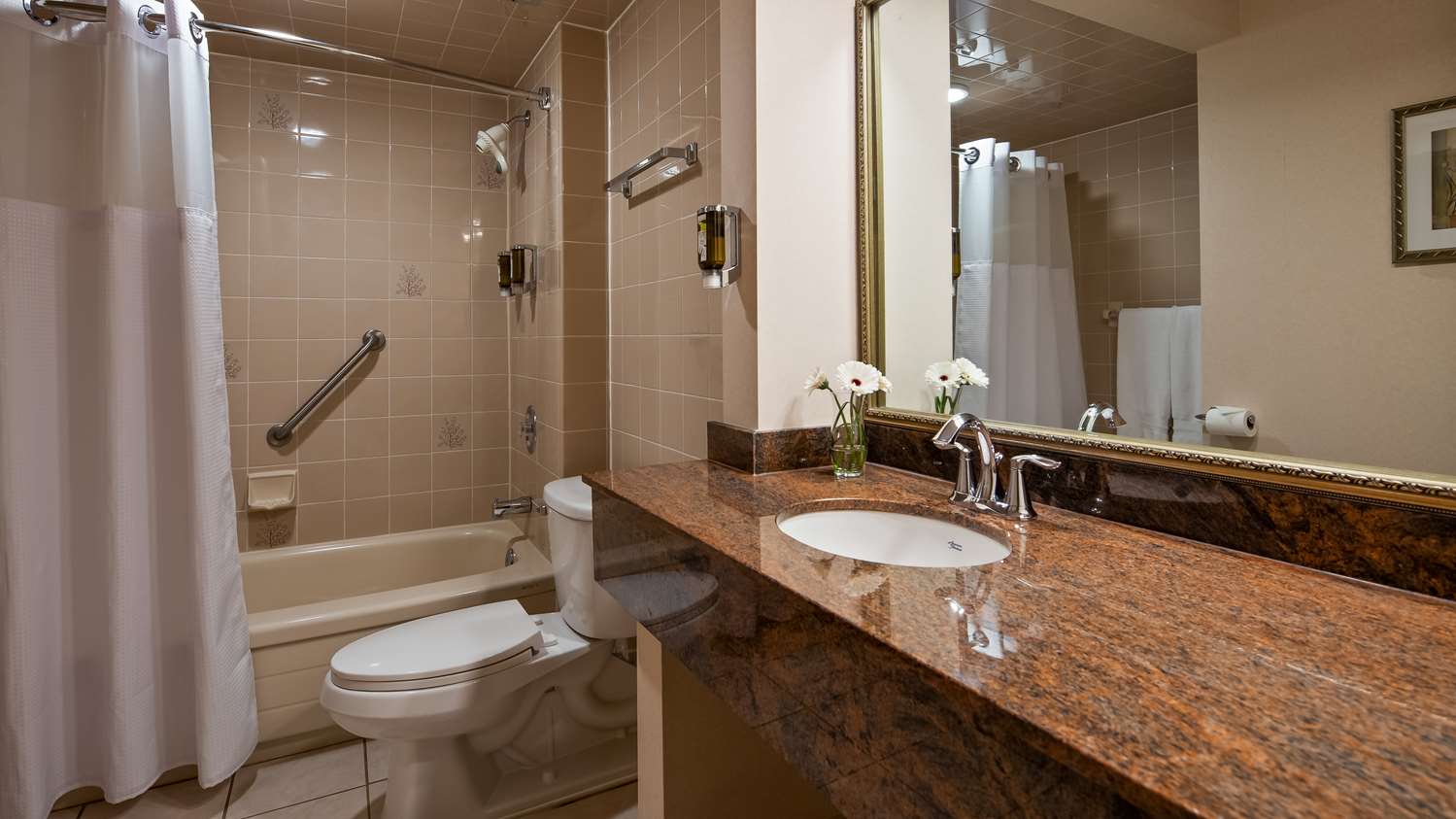 غرفة بسرير كوين، Best Western Plus Ottawa City Centre 6/7