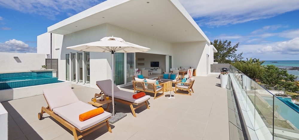 Myra Seafront Suites And Penthouses By Lov 40/56