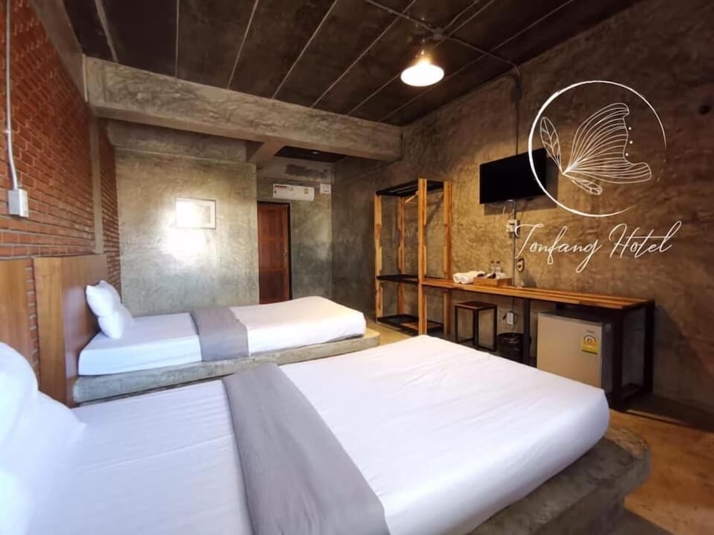 Tonfang Hotel 33/49