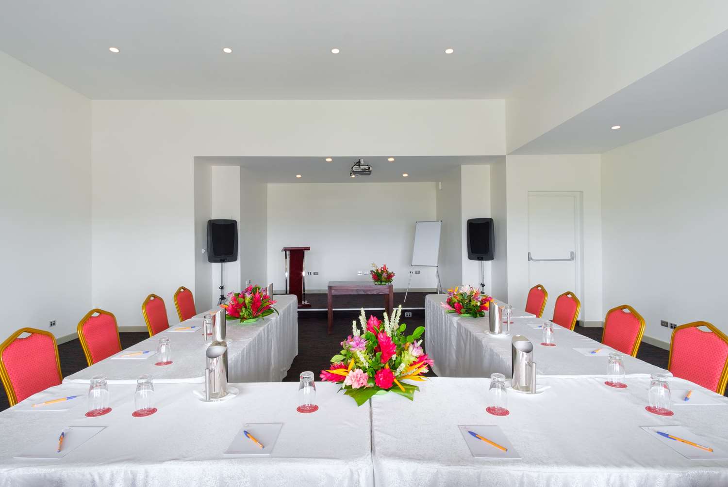 Ramada Suites by Wyndham Wailoaloa Beach Fiji 35/50