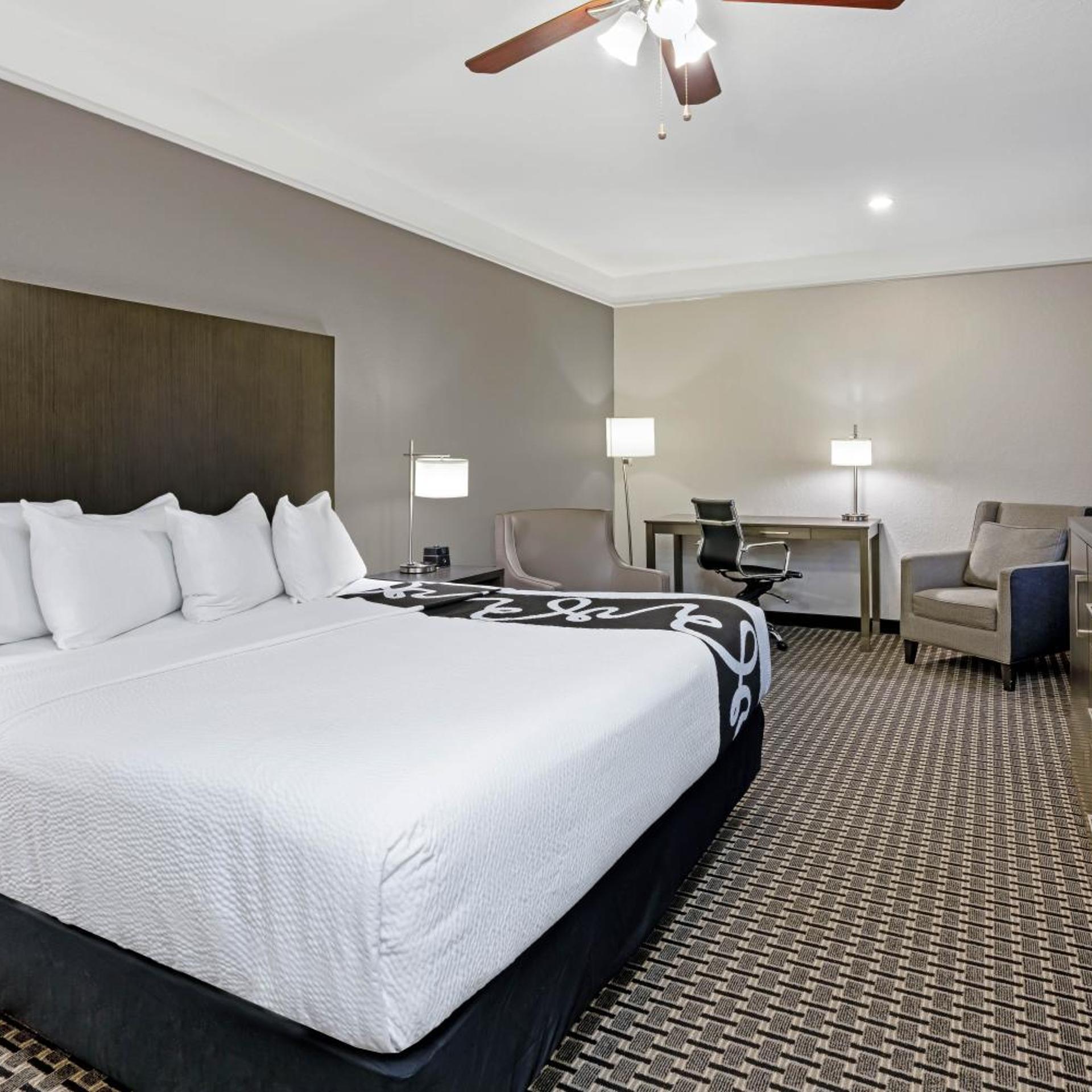Room, King Bed, Forest View, Bathtub, Accessible