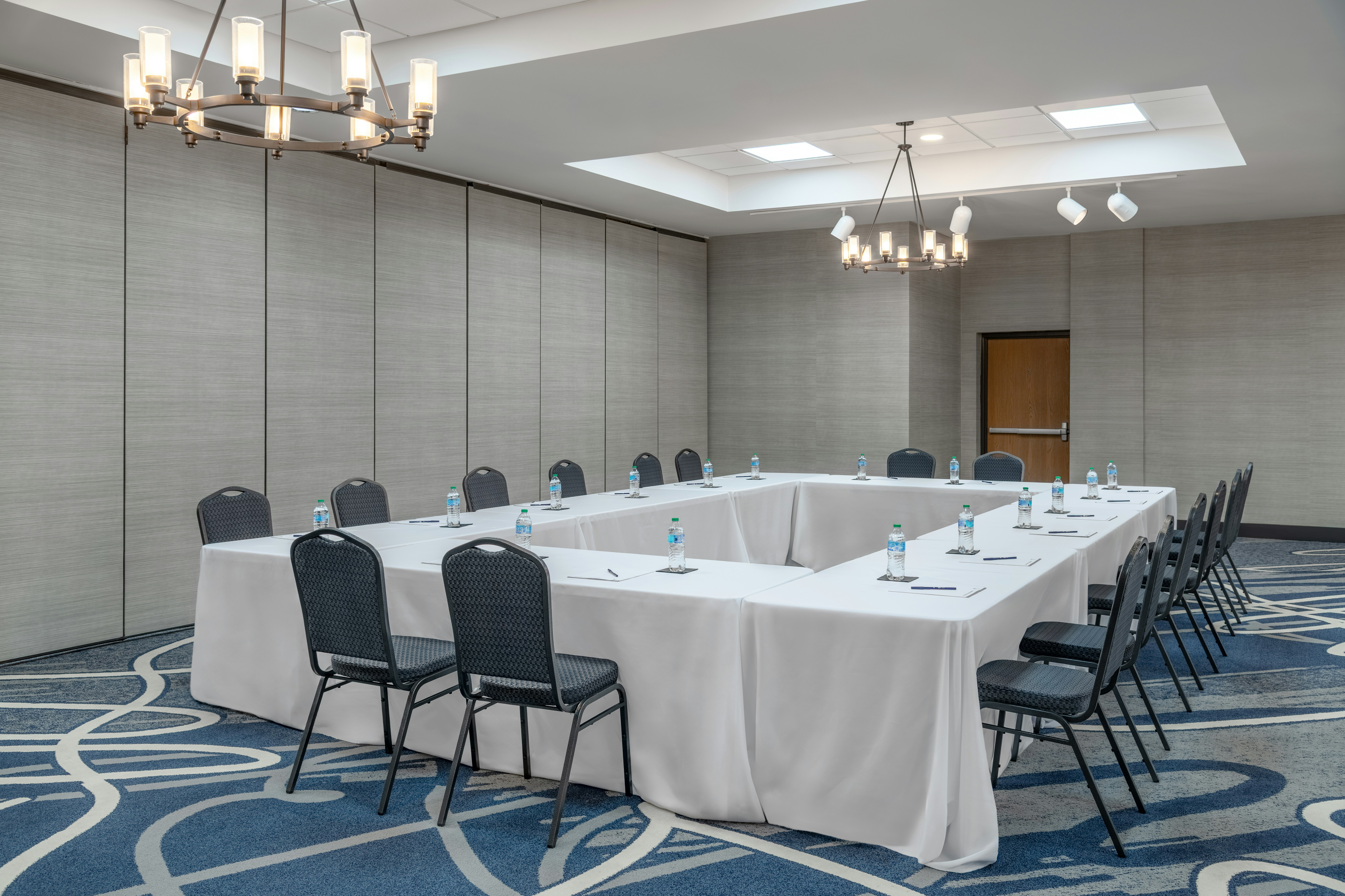 DoubleTree by Hilton Owatonna 25/27