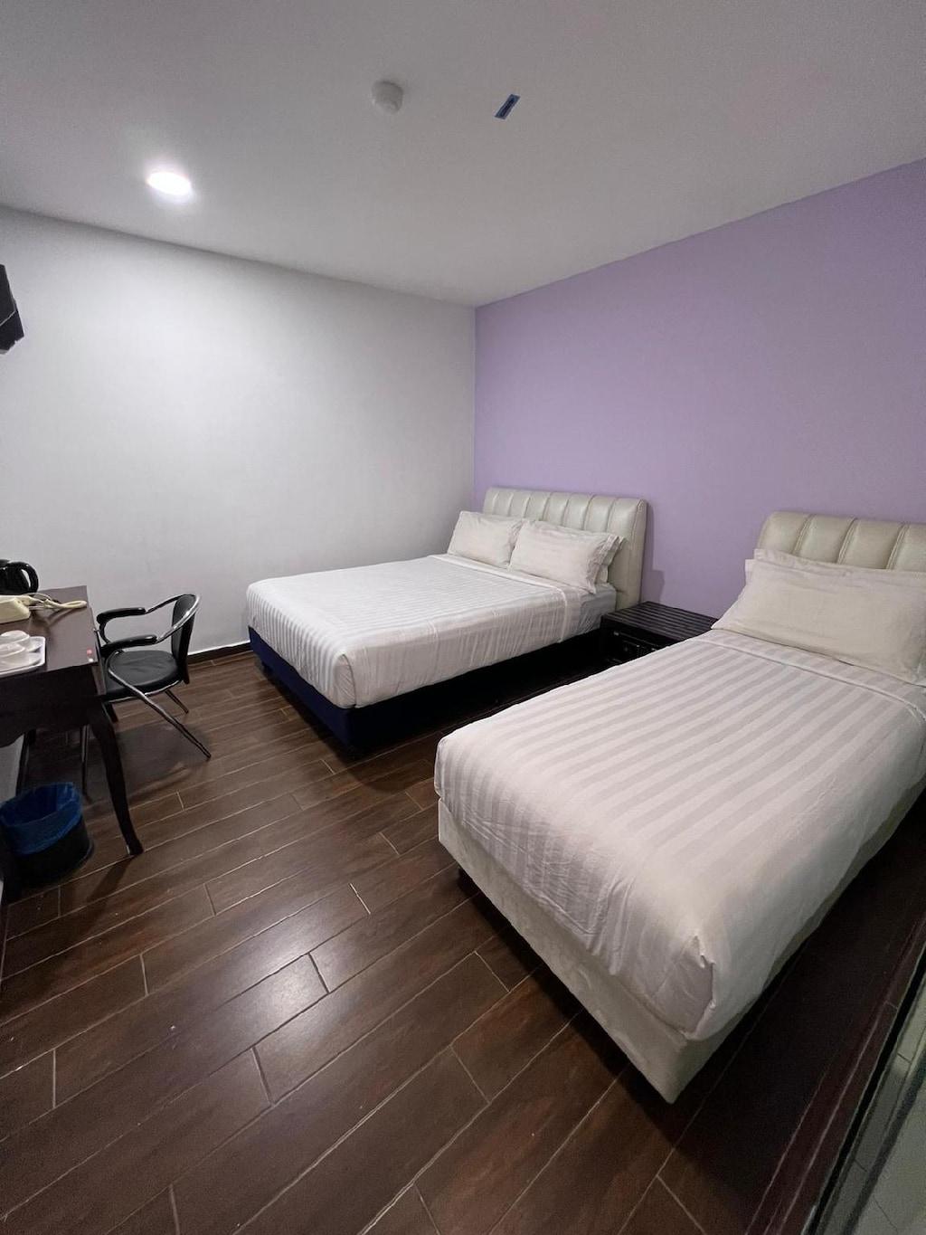 Family, 1 Queen and 1 Single Bed, Queen Bed, No Window