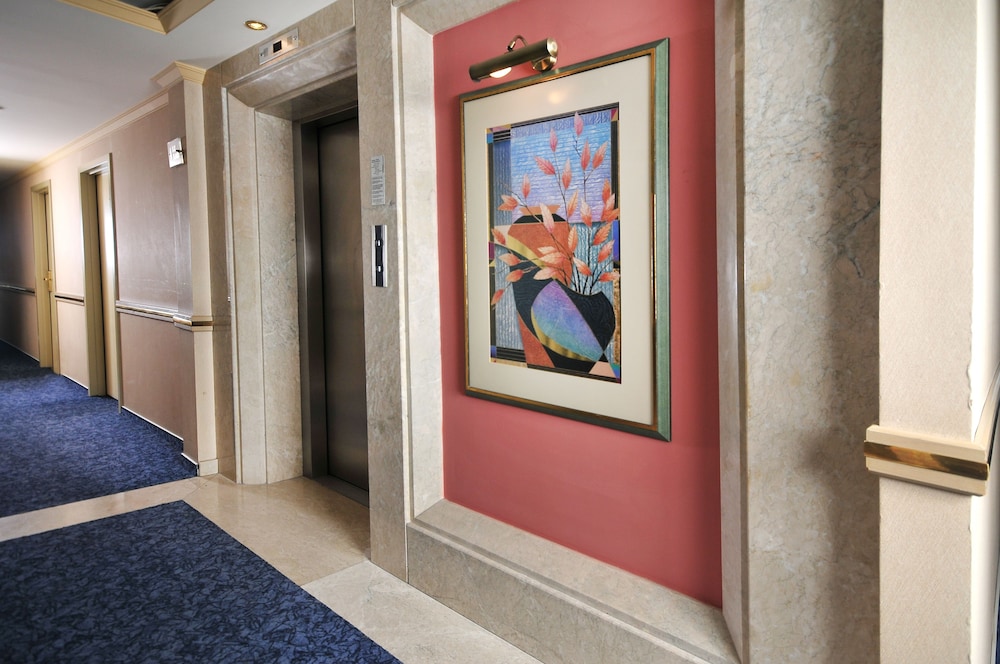 Class Hotel 10/50