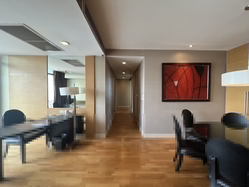 Urbana Sathorn Bangkok, Thailand 61/81