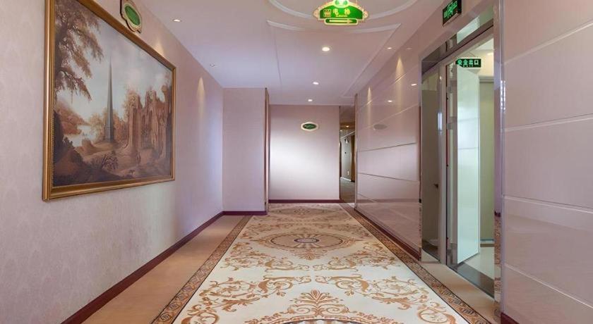 Vienna Hotel (Shenzhen Guanguang Road Foxconn) 50/58