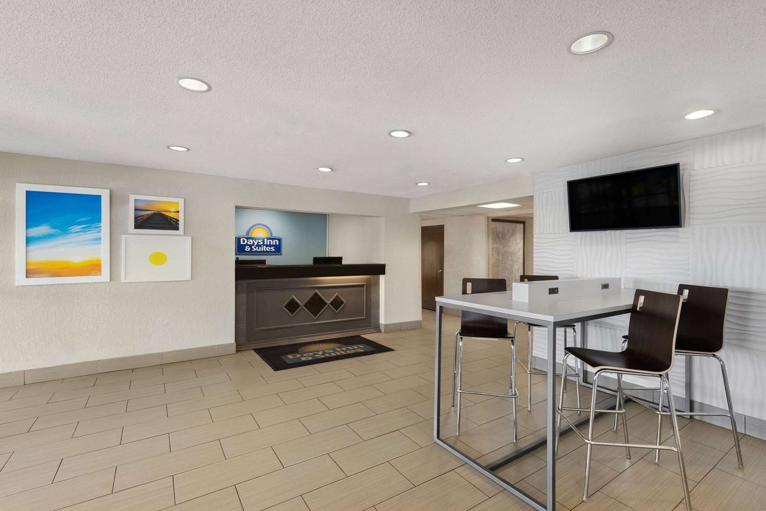 Days Inn & Suites By Wyndham Kansas City South 35/43