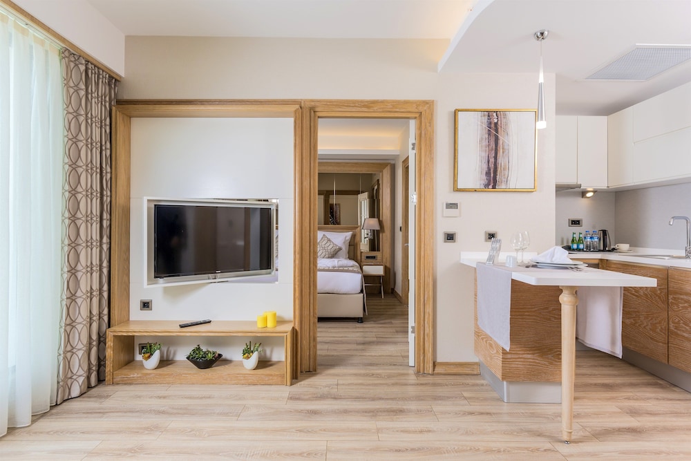 Bof Hotels Ceo Suites 64/73