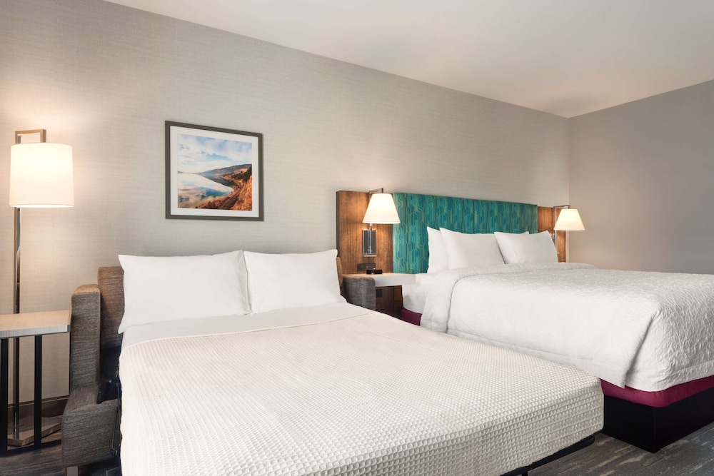 SUITE, KING BED, ACCESSIBLE