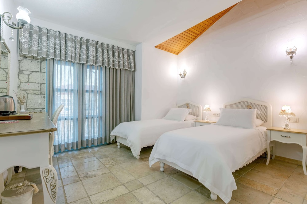 Villa Fora Hotel 16/48
