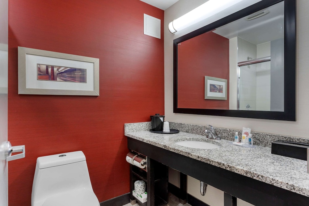 Comfort Inn And Suites Near Stadium 33/44