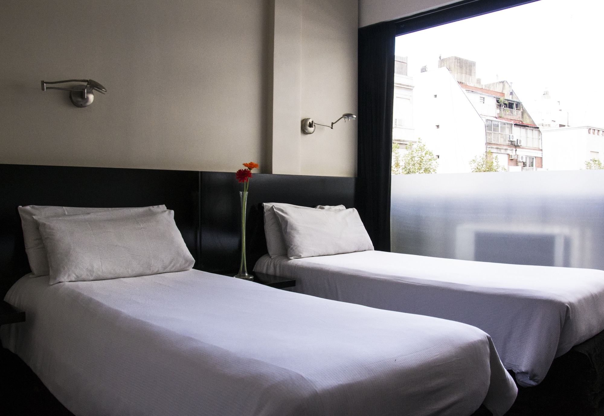 ROOM, SINGLE