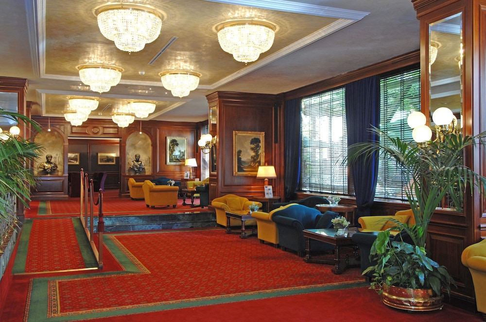 Royal Hotel Carlton 61/84
