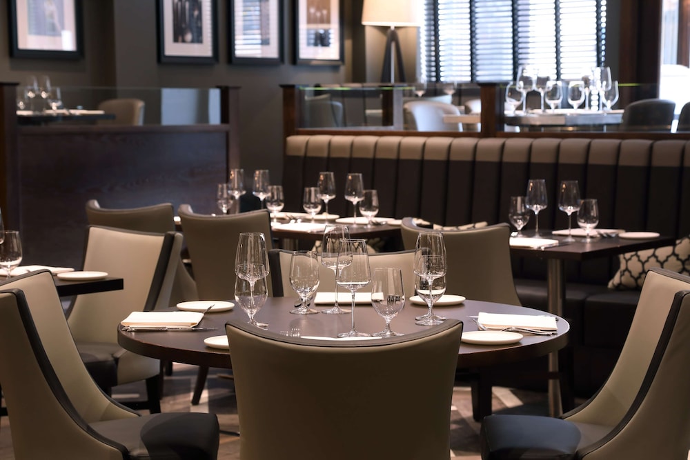 Edinburgh Marriott Hotel Holyrood 30/33