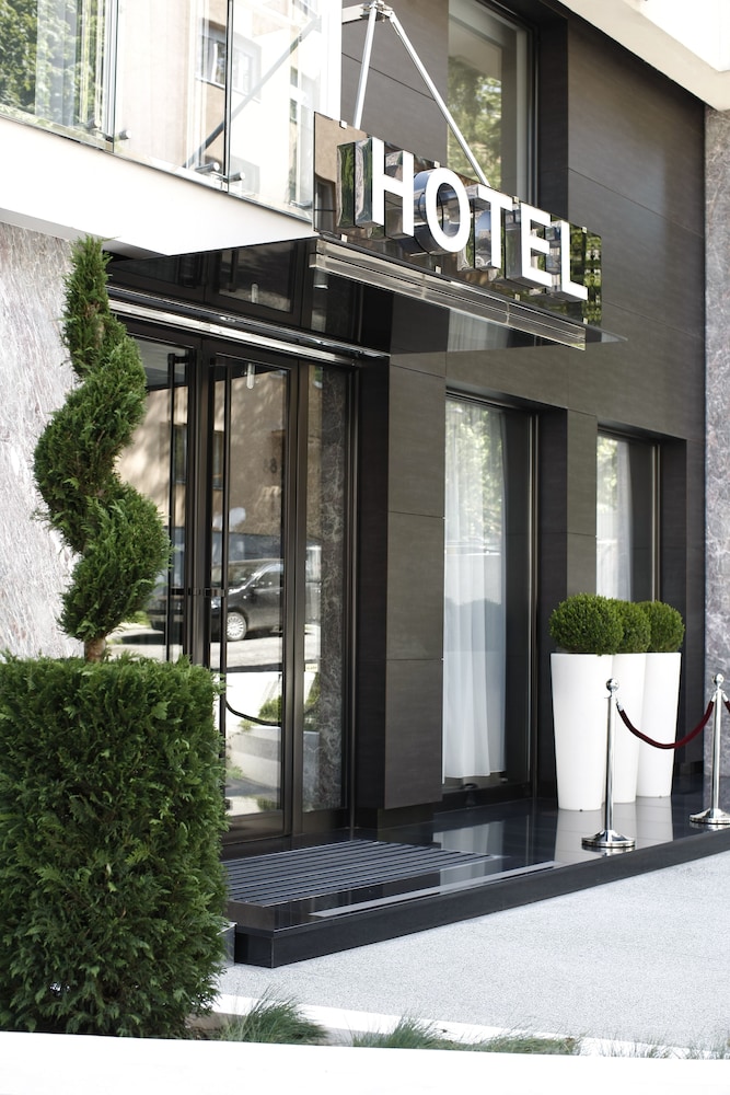 NOVA CITY HOTEL SIGNATURE COLLECTION 3/50