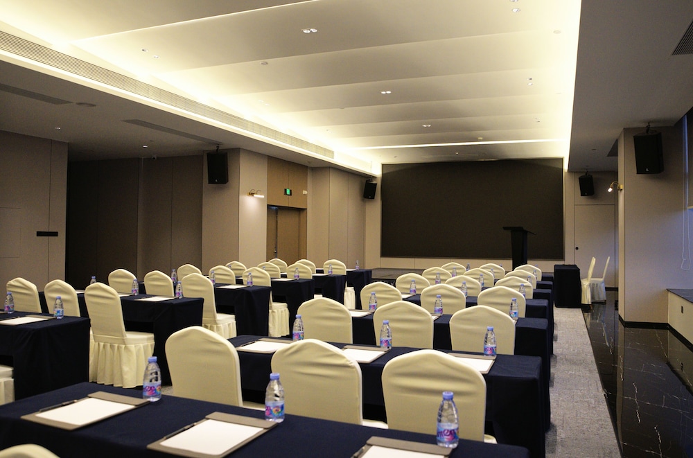 UrCove by HYATT Guangzhou Huadu Baiyun International Airport 64/72