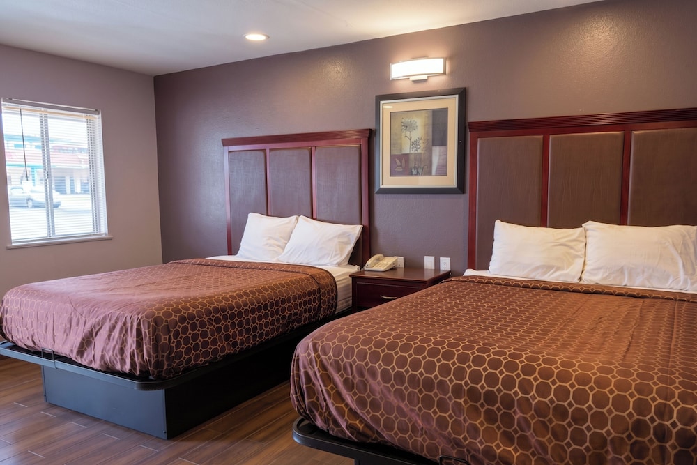 Room at Economy Inn Longview, TX, Gladewater