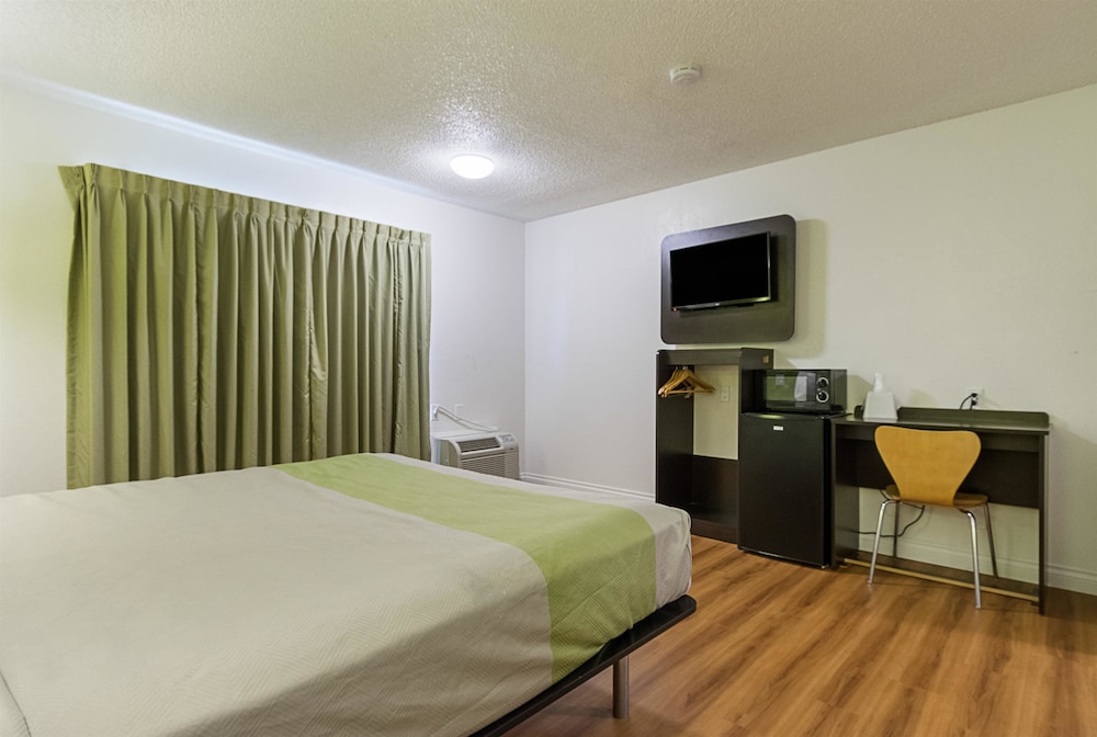 Motel6 Santa Maria, CA - South 15/56