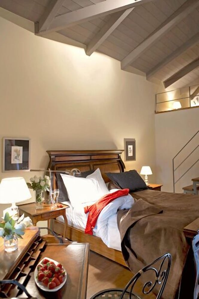 Premium, Futon Bed, Queen Bed, Attic