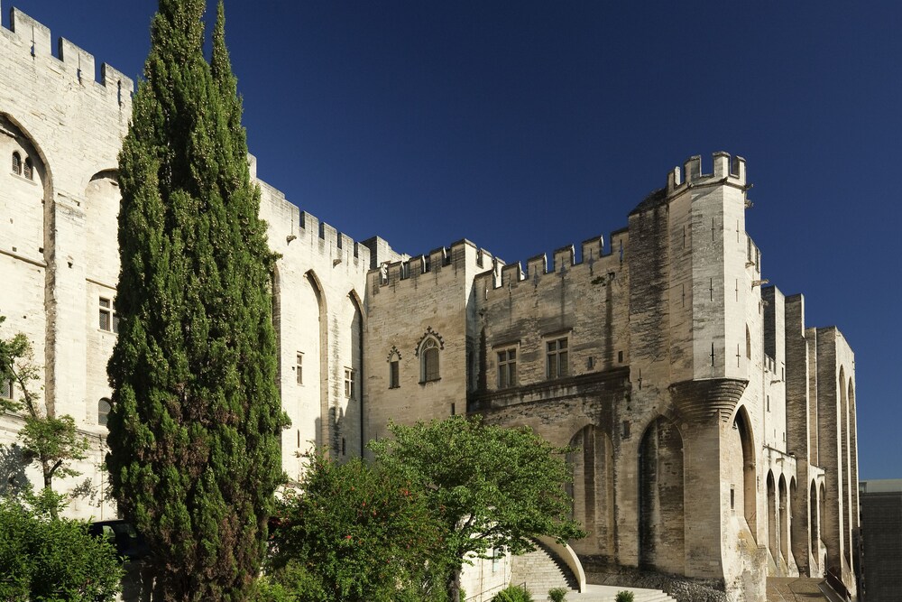 Mercure Avignon Centre Palais des Papes Hotel 67/70
