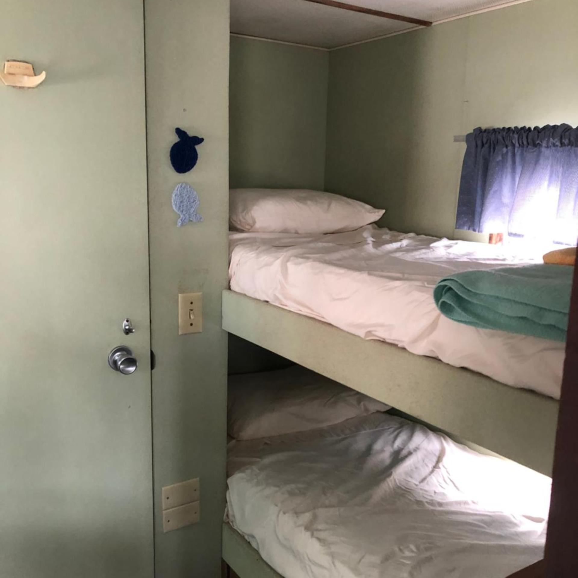 Hills Motel & Marina 18/50
