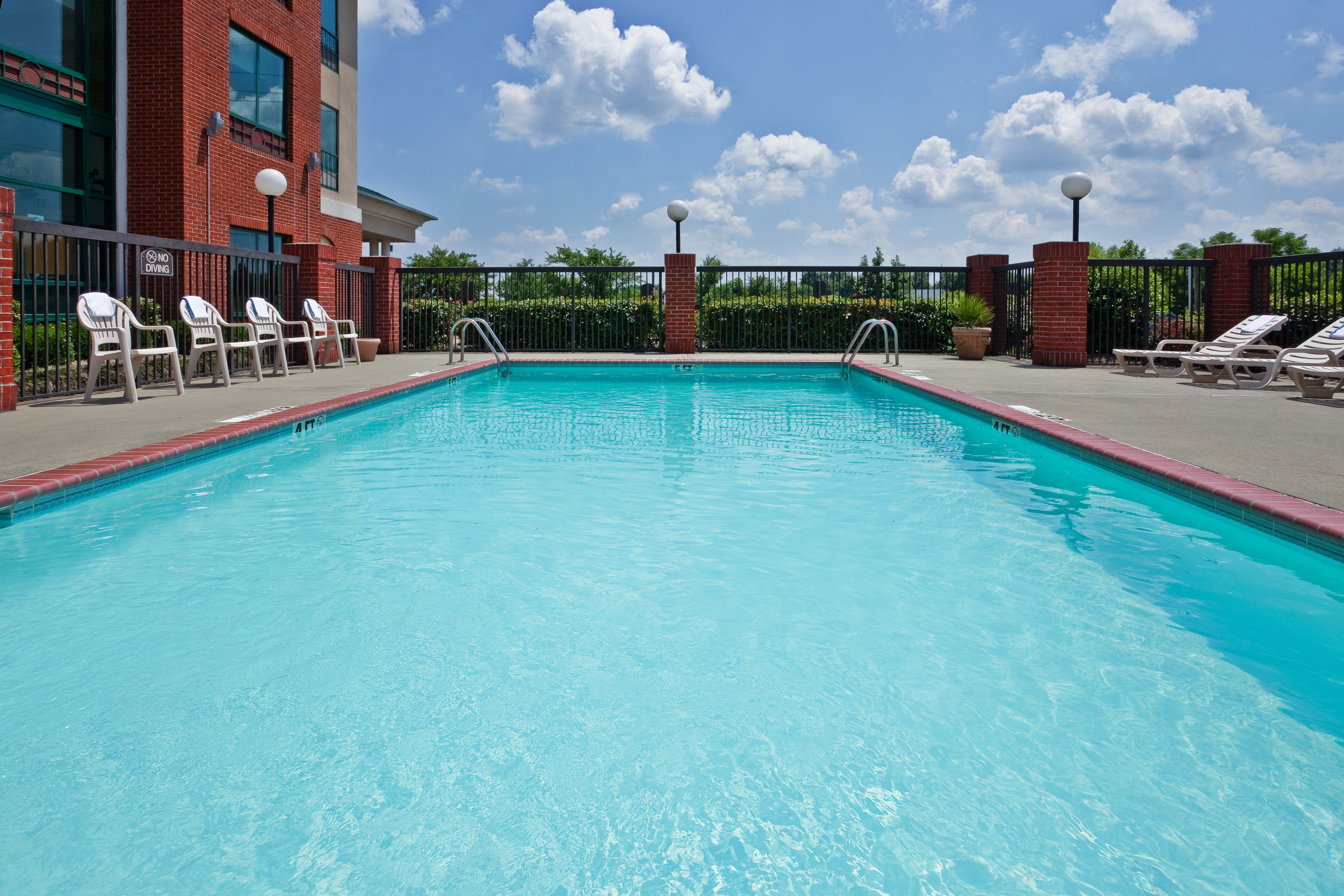 Holiday Inn Express Hotel And Suites Olive Branch 42/42