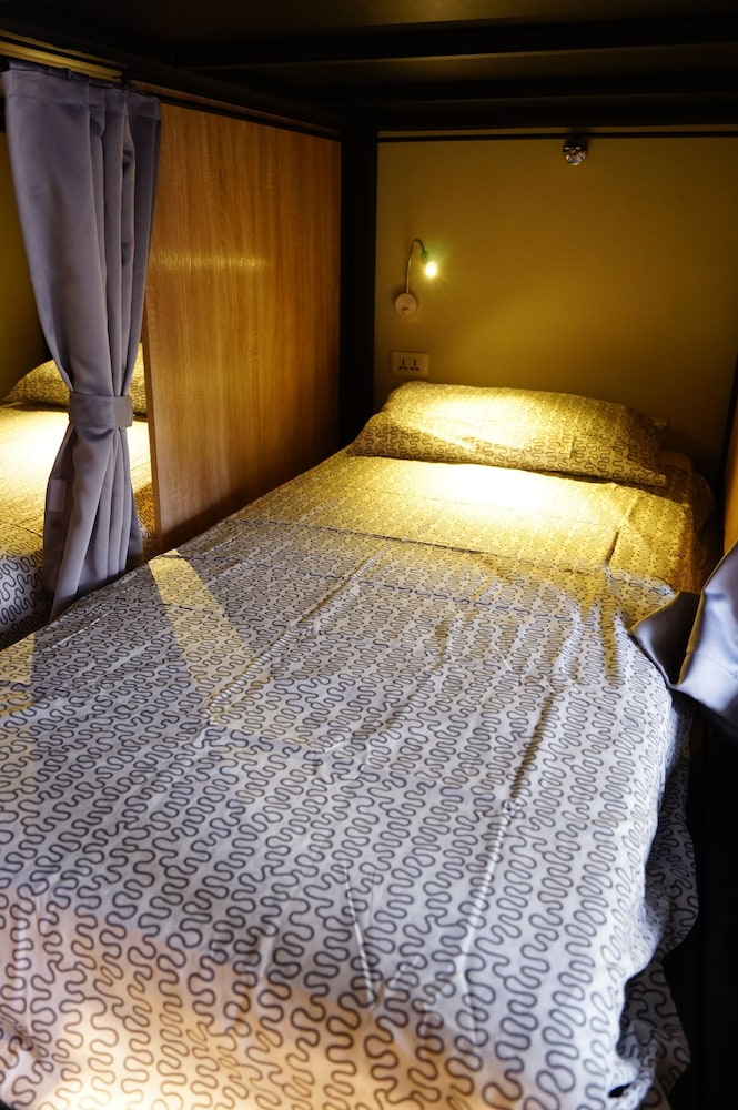 Cavemen Hostel Taipei Station Branch 11/33