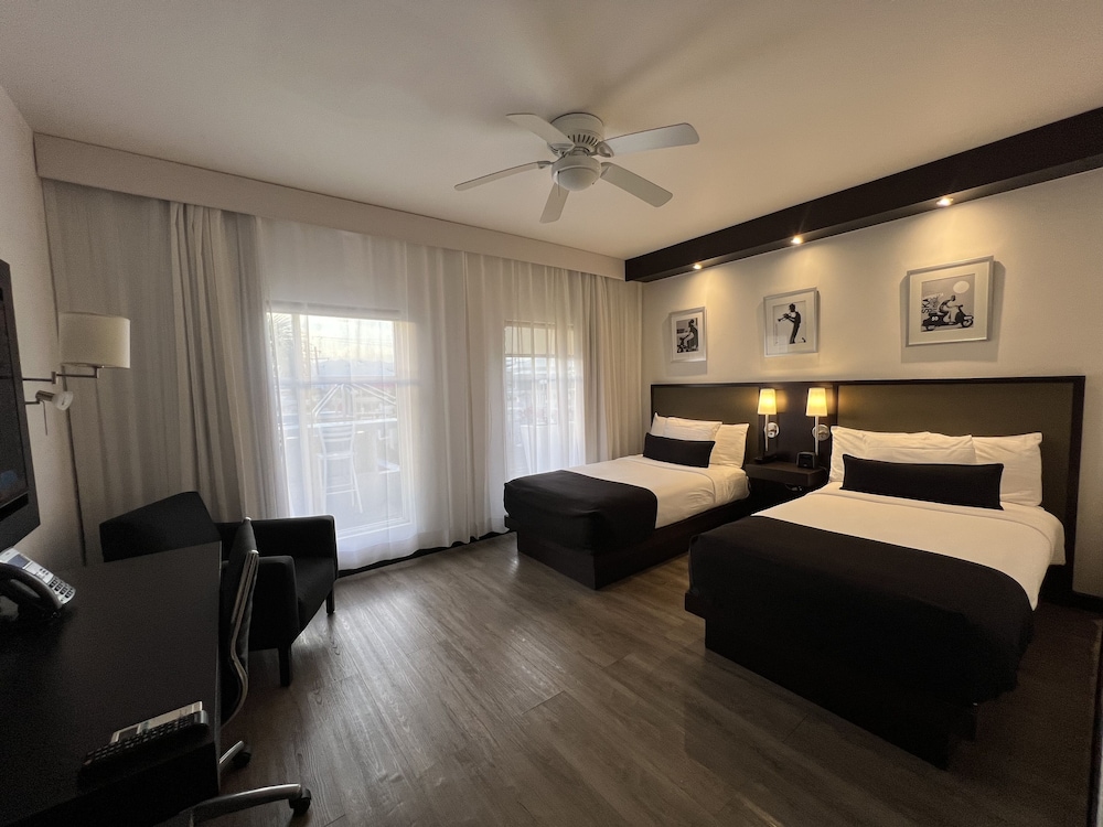 DELUXE, DOUBLE BED