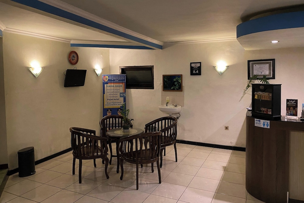 Hotel Lestari Near Lippo Plaza Mall Jember 27/36