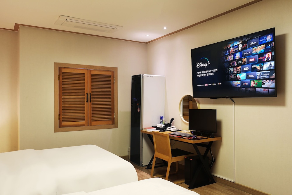 Hotel Food & Tour 20/50
