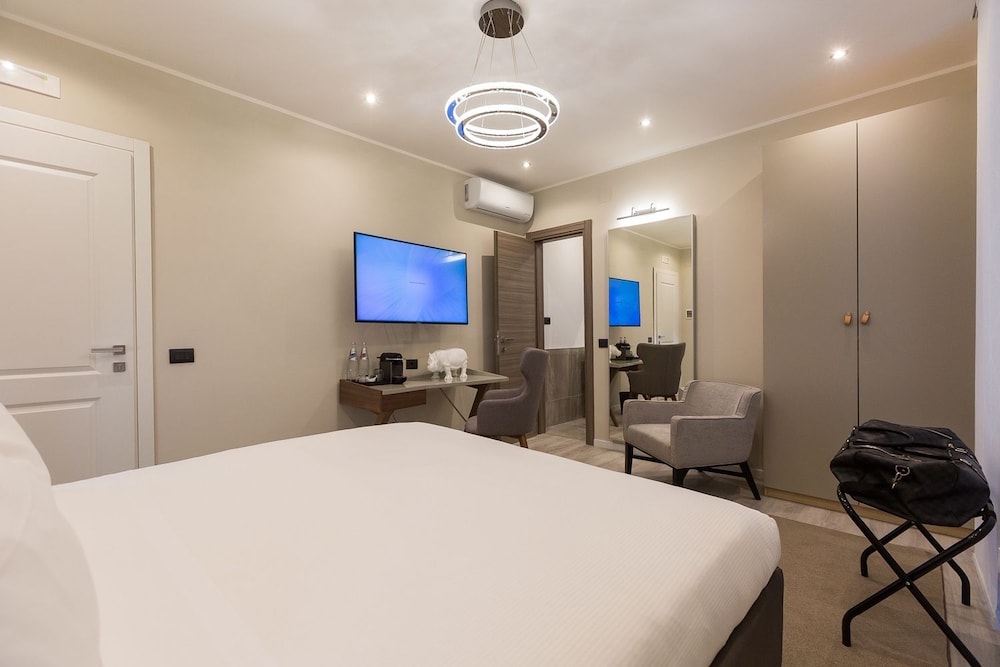 DELUXE, QUEEN BED