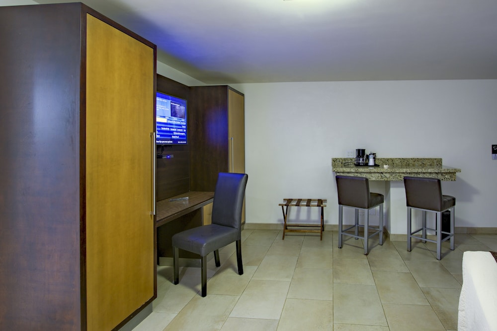 Hotel La Pinta 58/61