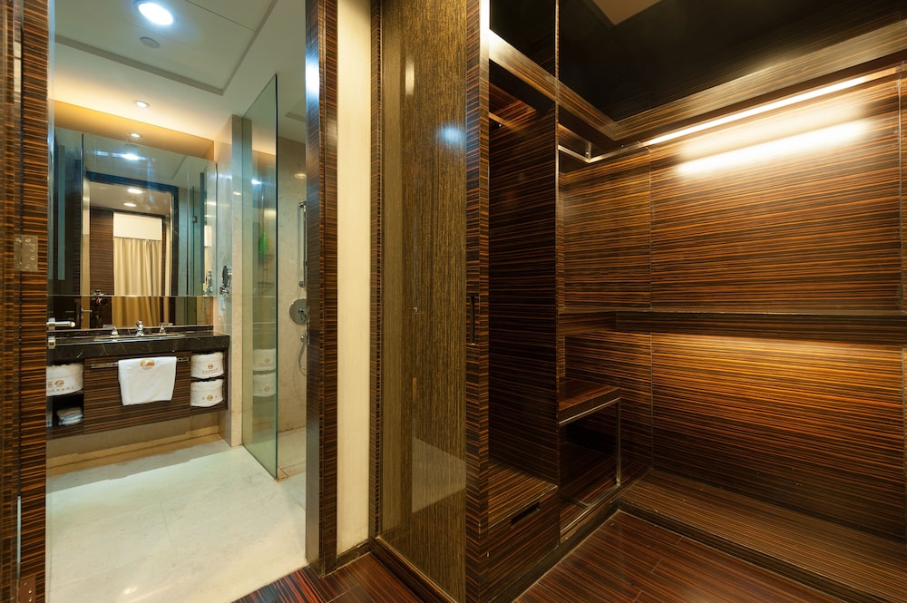 Yicheng Apartment Poly World Center 34/59