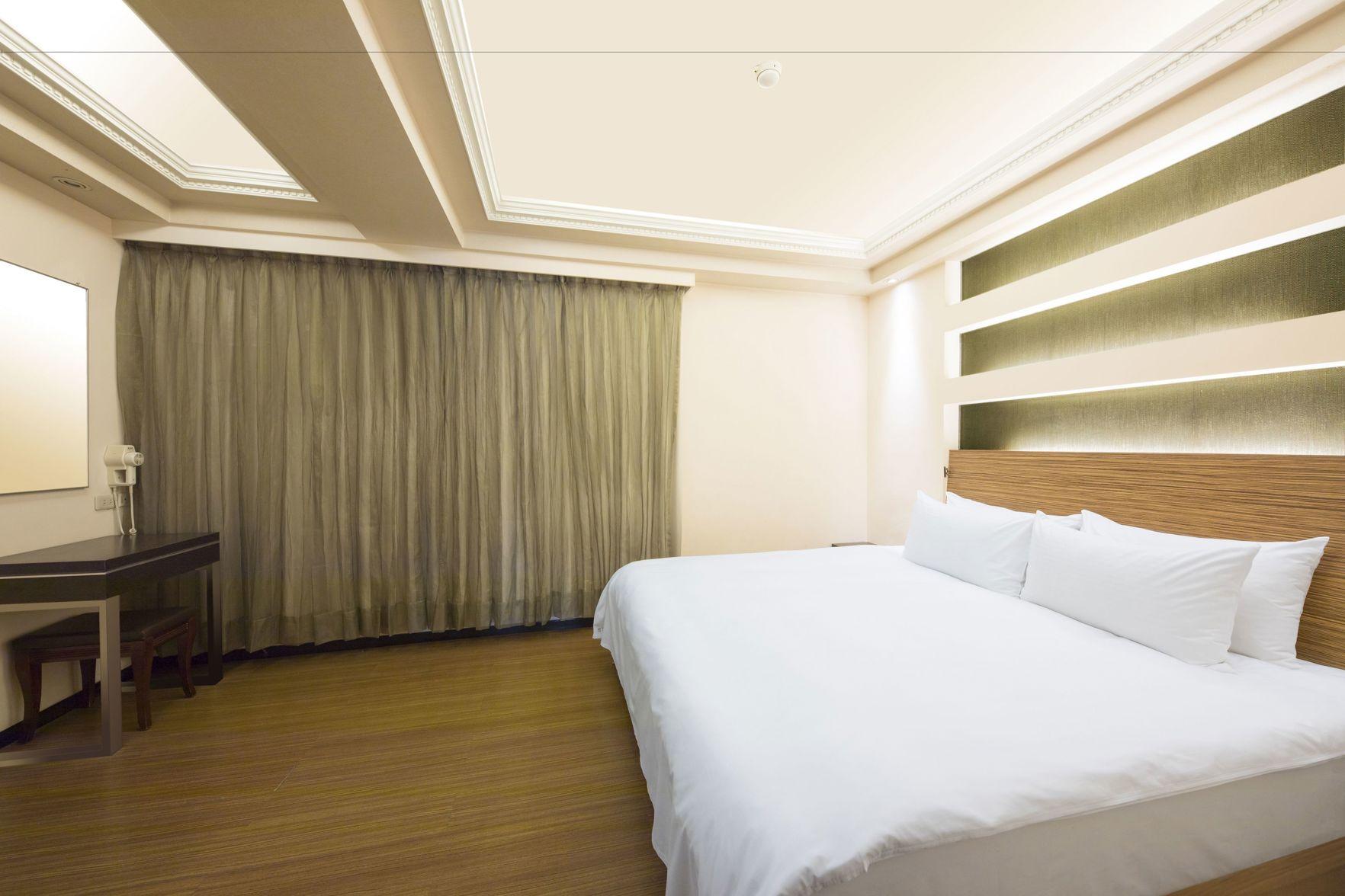 Deluxe, King Bed, No Parking