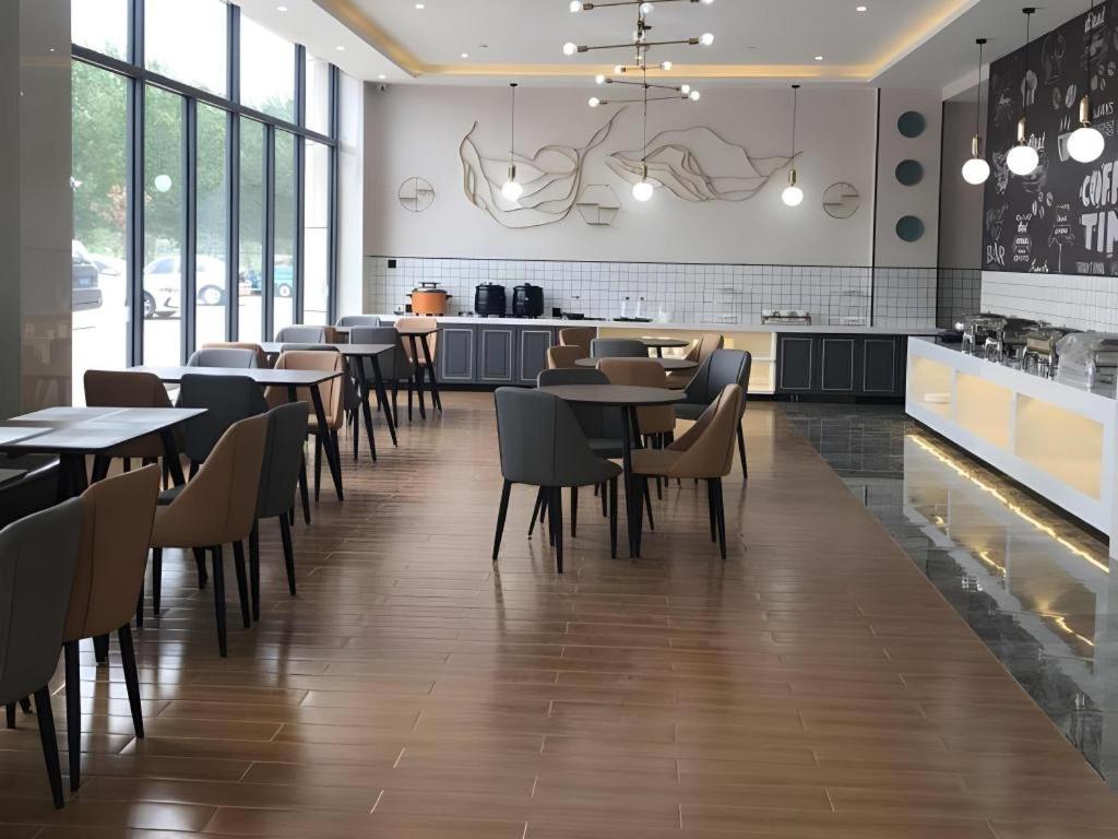 GreenTree Inn Qingdao Laixi High-speed Railway Station Shenzhen Road Express Hotel 34/47