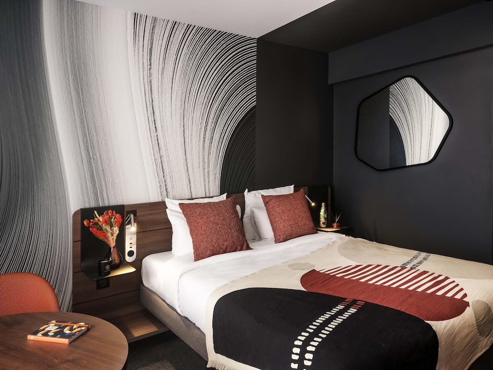 SUPERIOR, DOUBLE BED, SOFA