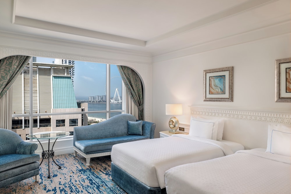 Al Habtoor Grand Resort, Autograph Collection 11/75