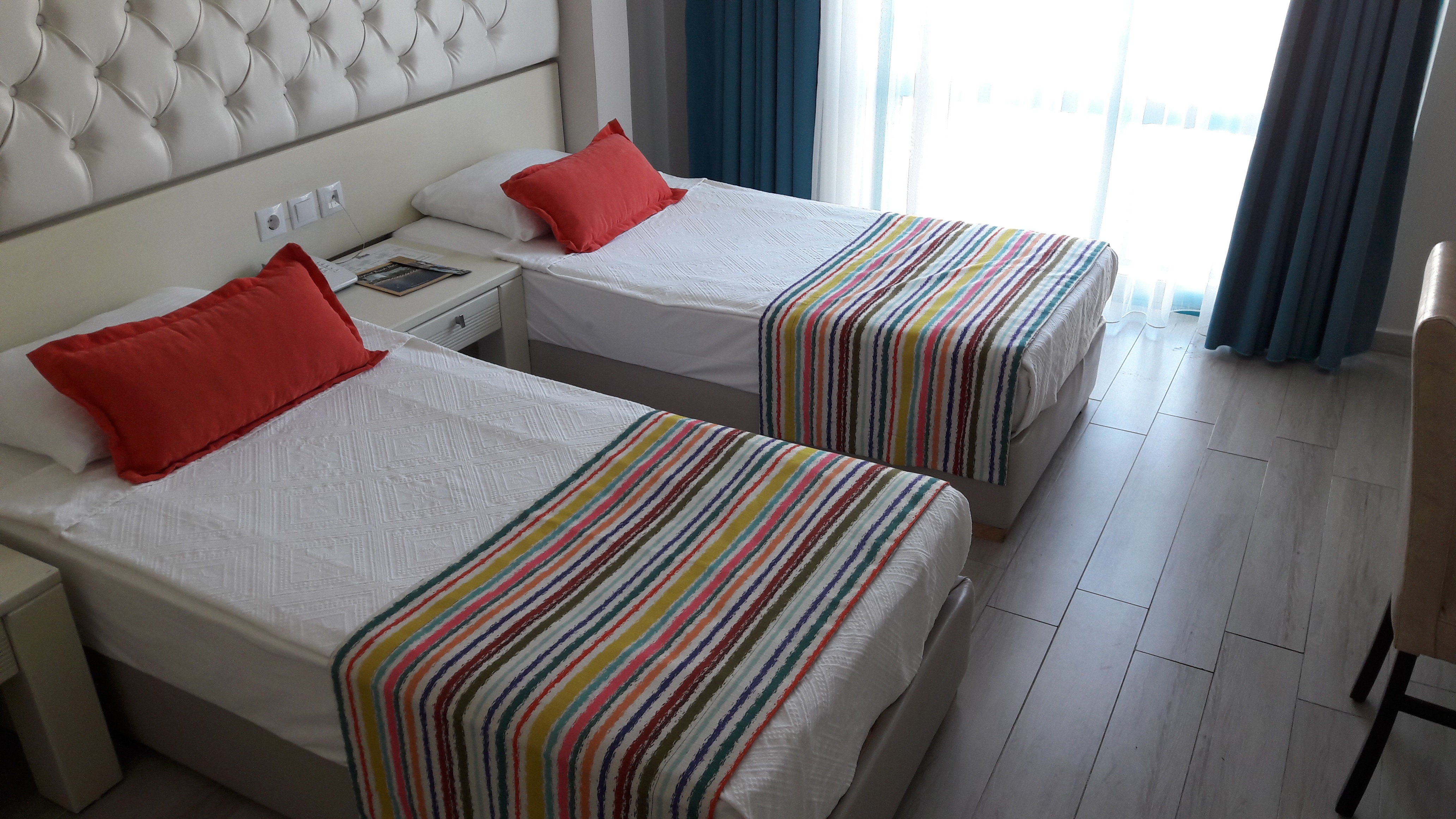 Tropical Hotel 4/9