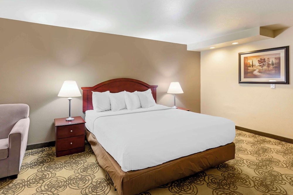 جناح بسرير كينج وسرير كوين مع أريكة بمطبخ، Best Western Elko Inn 2/3