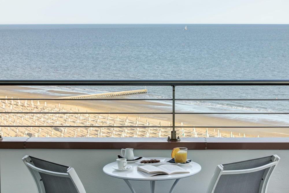 Adriatic Palace Hotel 30/65