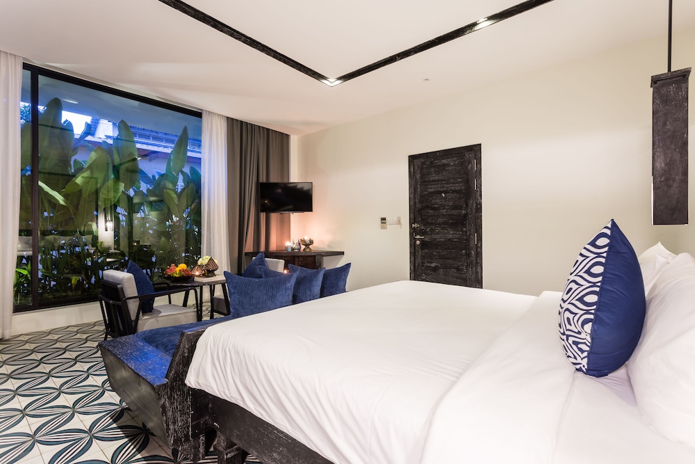 SUITE, KING BED, BALCONY