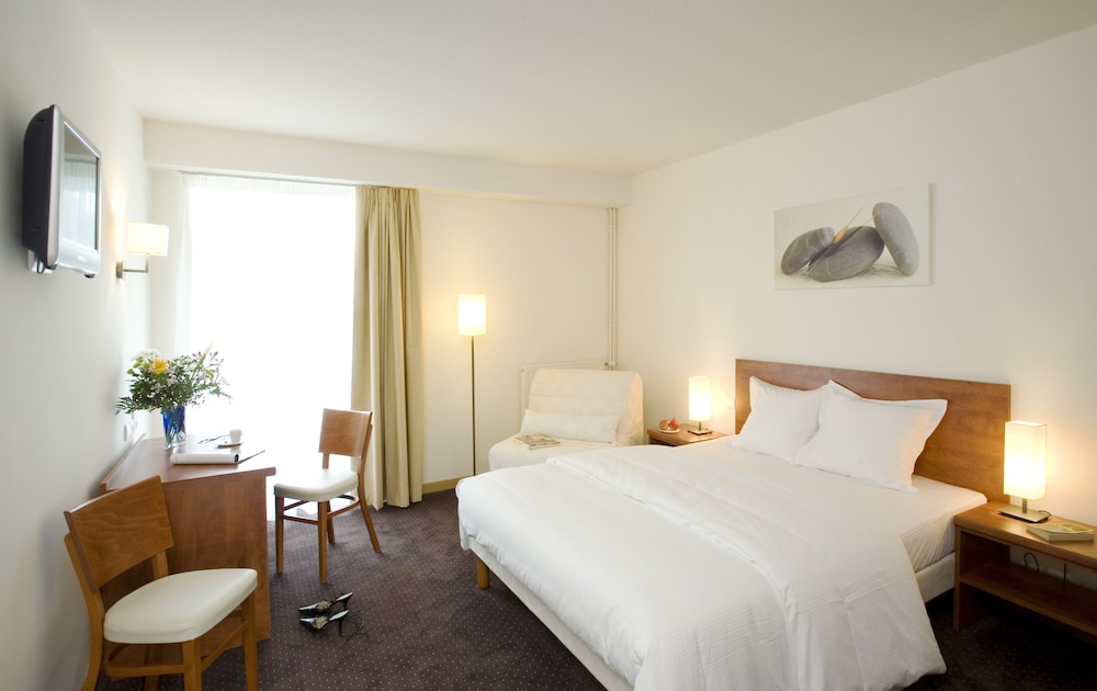 HOTEL LA RIVIERE 22/67