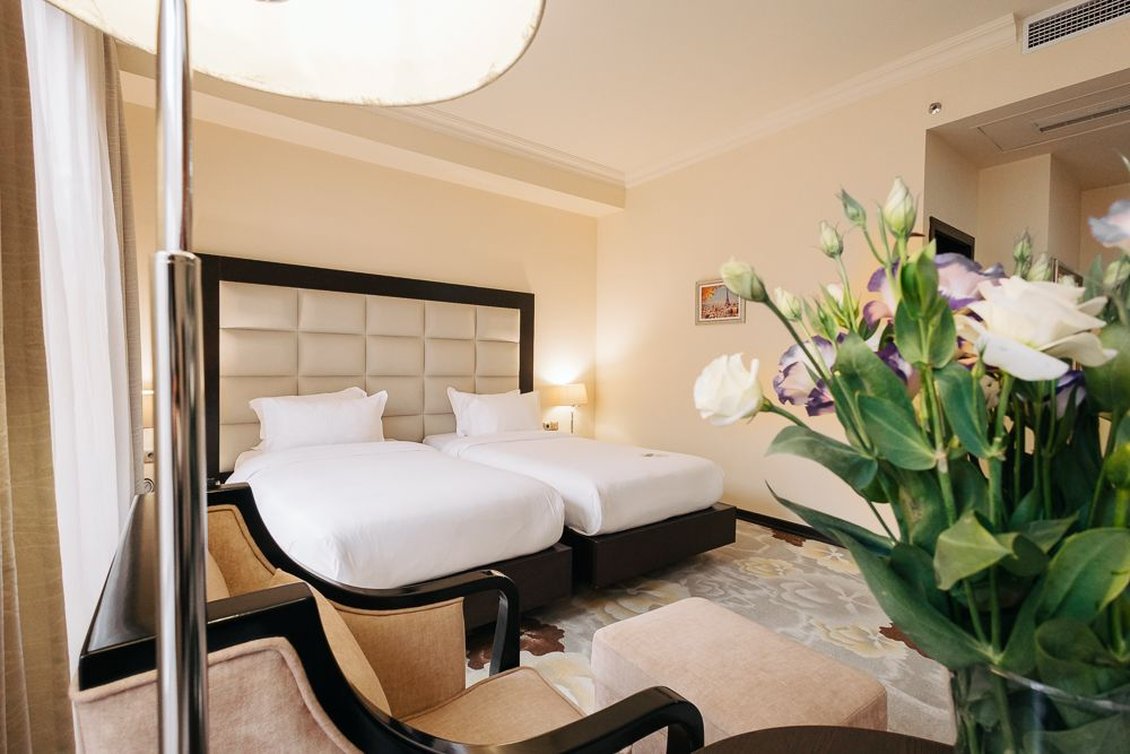 DELUXE, TWIN BEDS