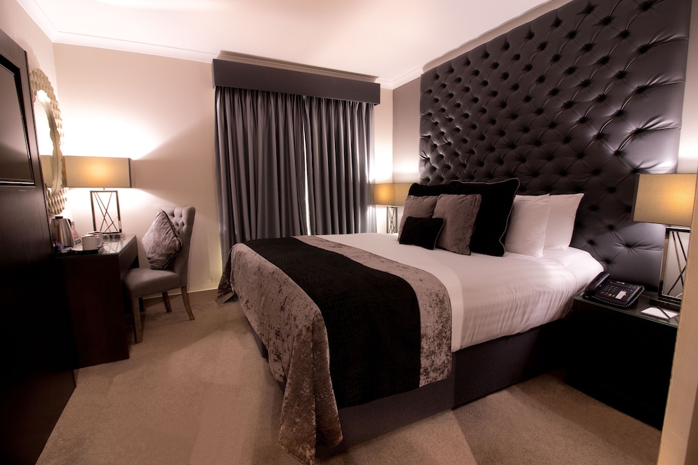 غرفة سوبيريور بسرير كينج، The Continental Hotel 2/4